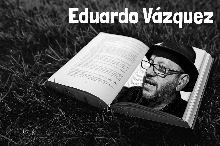 Eduardo Vázquez Martín libro abierto blanco y negro