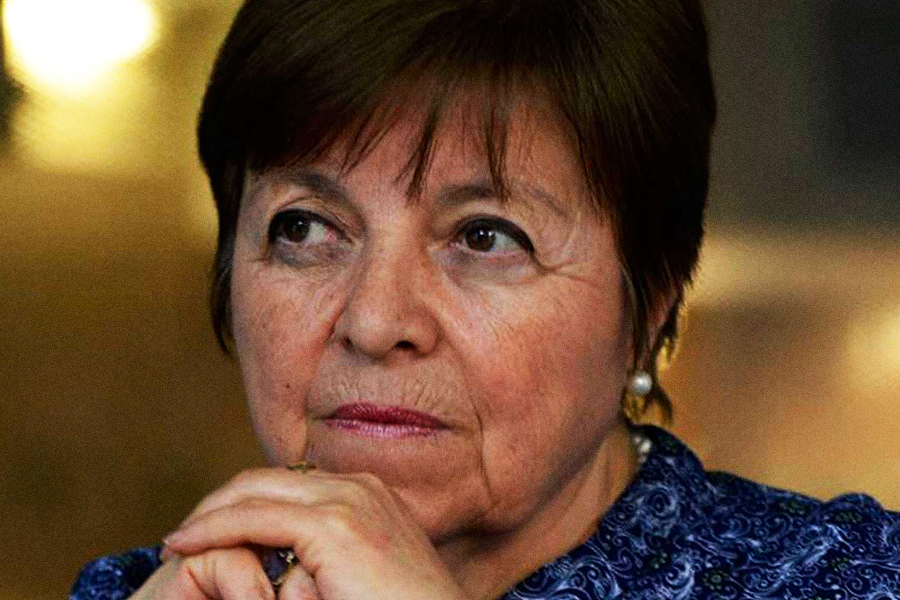 Elsa Cross