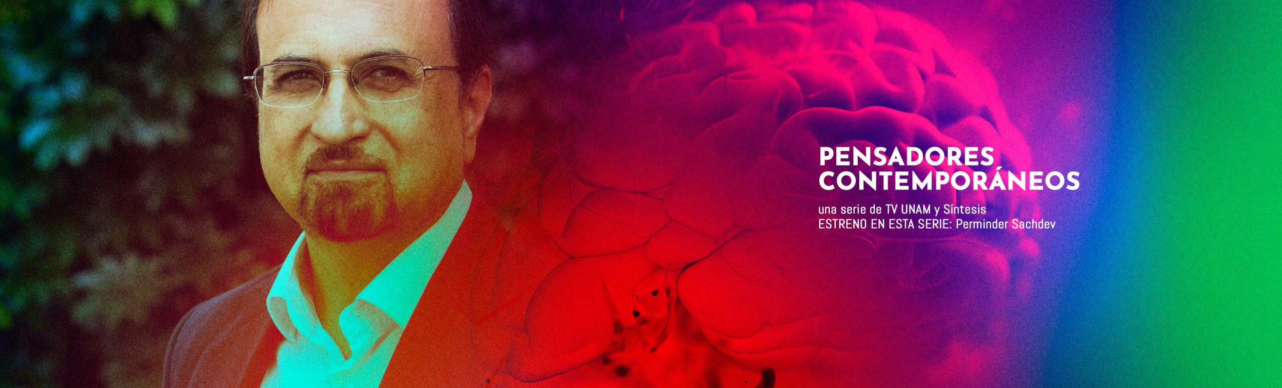 Imagen horizontal para anunciar el estreno de la serie Pensadores Contemporáneos dedicado a Perminder Sachdev. Degradado colorido con tonos rojos y azules al fondo. Al frente del lado izquierdo, una fotografía superpuesta de Perminder Sachdev